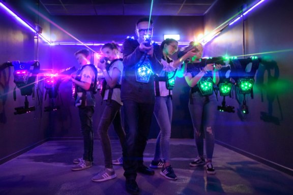 LaserTag in Paderborn mit Freunden spielen.